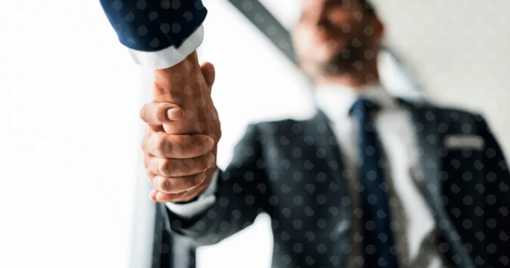 Stretta di mano fra professionisti
